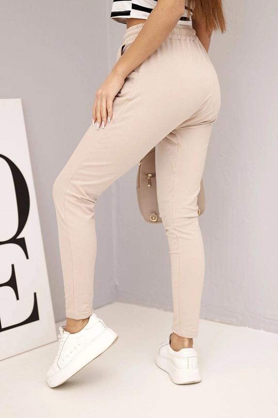Women's sweatpants with an elastic waistband and drawstring beige