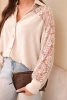 Damenbluse aus Viskose mit Spitzenärmel und Kragen beige