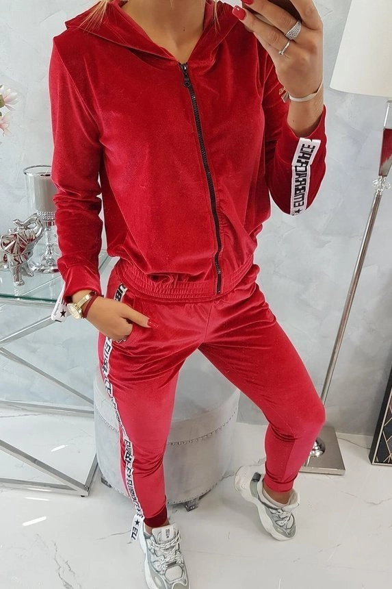 Velūro rinkinys su dekoratyvinėmis juostelėmis raudonos spalvos