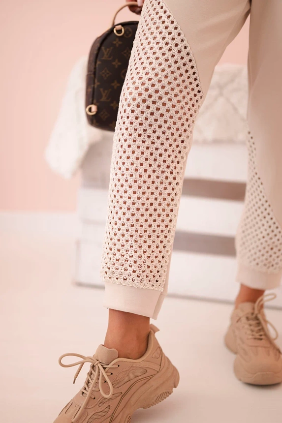 Moteriško sviesto rinkinys su ažūriniais įdėklais smėlio spalva