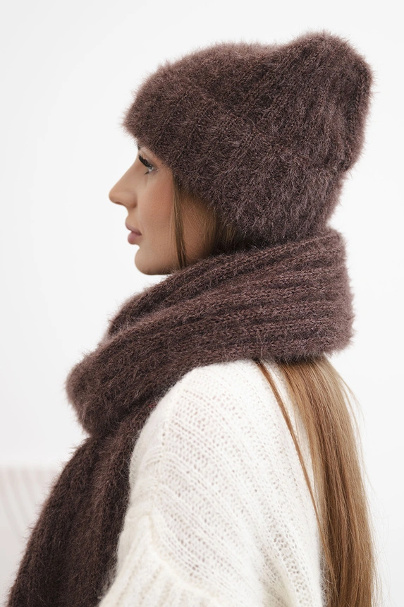 Women's set hat and long scarf made of soft yarn brown