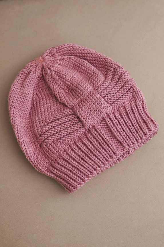 Damenwintermütze aus Wolle mit Zirkonia und Muster K455 mocca