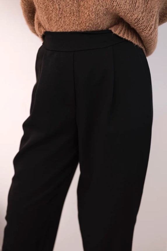 Damenhose mit hohem Bund und Falten, schwarz