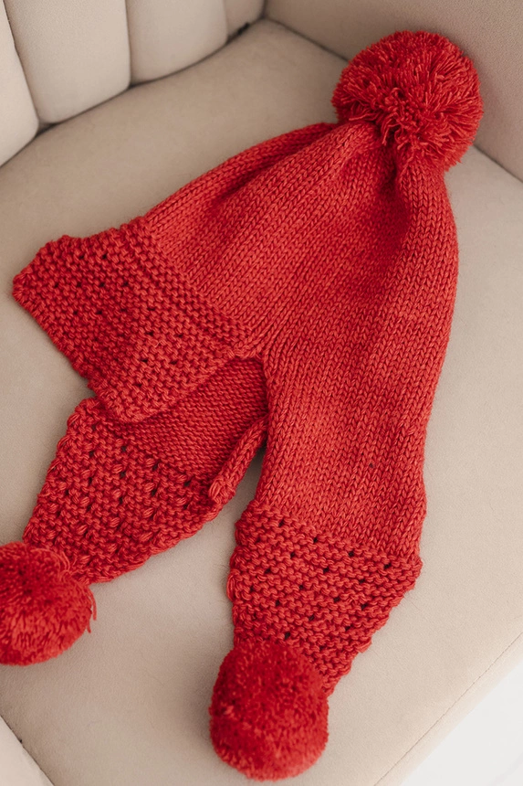 Damenwintermütze mit Wolle, mit Schirm und Pompons K475 rot