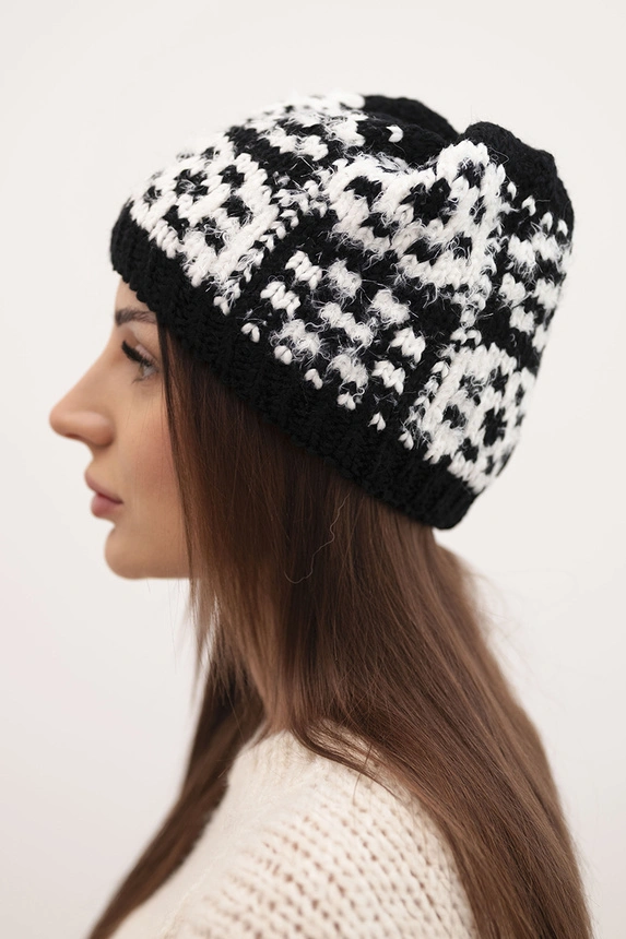 Women's wool winter hat with decorative crystals K399 black