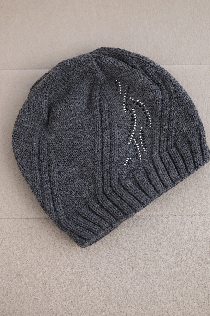 Damenmütze aus Wolle Winter mit geometrischem Muster und sanftem Glanz K401 dunkelgrau