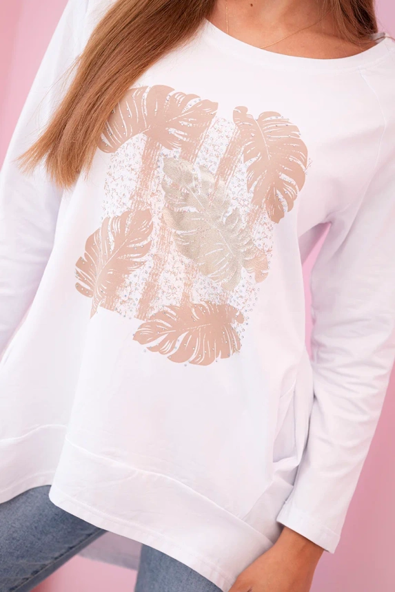 Women's blouse with pockets and decorative print white
