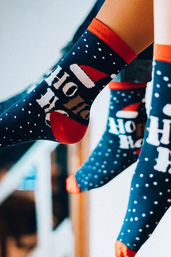 Unisex Christmas socks in a box – set of 2 pairs with reindeer and the inscription Ho Ho