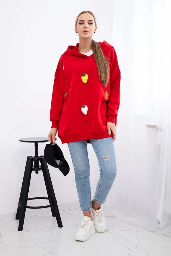 Isoliertes Sweatshirt mit Erdbeermotiv rot