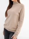 Moteriškas megztinis su pusiau aukštu kaklu ir ilgomis rankovėmis kaštoninis camelowy