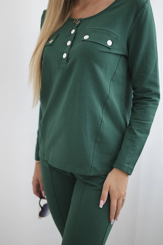 Set with a neckline with press studs green