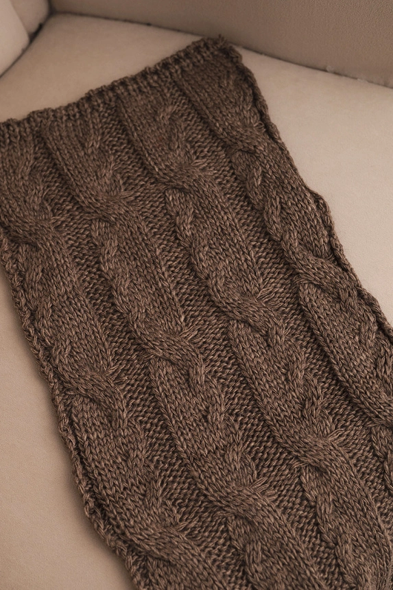 Women's classic wool scarf with cable knit pattern KN22 mocha