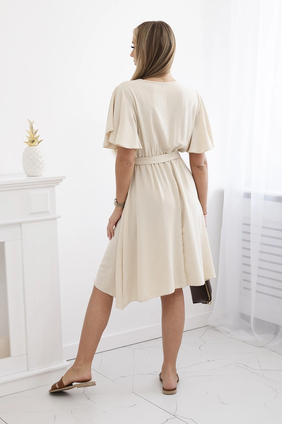 Kleid mit geschichtetem Ausschnitt beige
