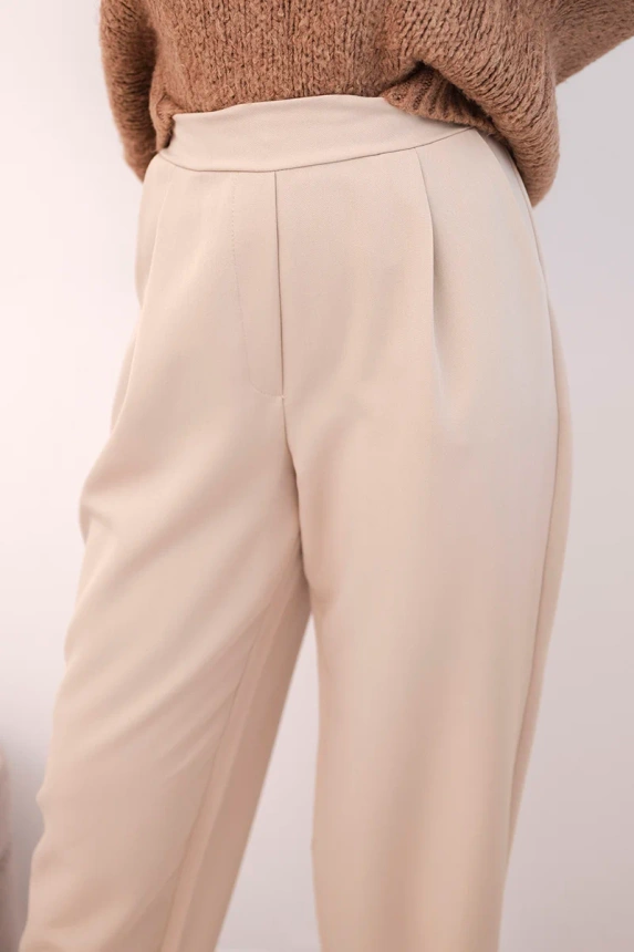 Women's high-waisted trousers with pleats beige