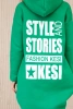 Isoliertes Sweatshirt mit langem Rücken und Kapuze grün