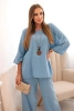 Damenanzug aus Viskose Bluse mit Halskette und Jeanshose kolor