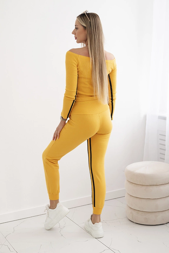 Set with a double stripe mustard+black