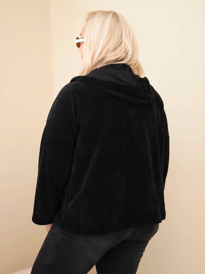 Moteriškas Plus Size veliūrinis džemperis su gaubtu ir užtrauktuku oversize juoda