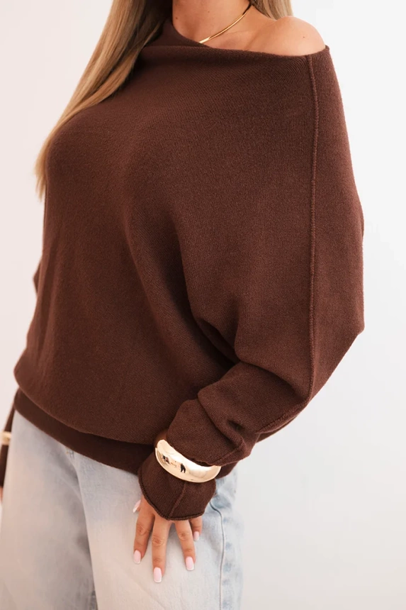Damenpullover aus Viskose asymmetrisch im Batwing-Stil schokoladenfarben
