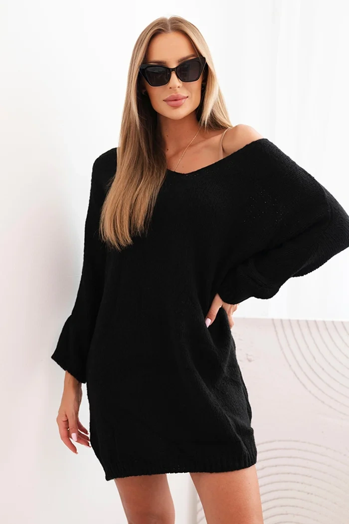 Moteriška megzta megztinio tipo suknelė Plus Size iš vilnos su V formos iškirpte juoda