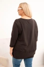 Damenbluse Plus Size aus Baumwolle mit dekorativen Knöpfen und hochgekrempelten Ärmeln braun