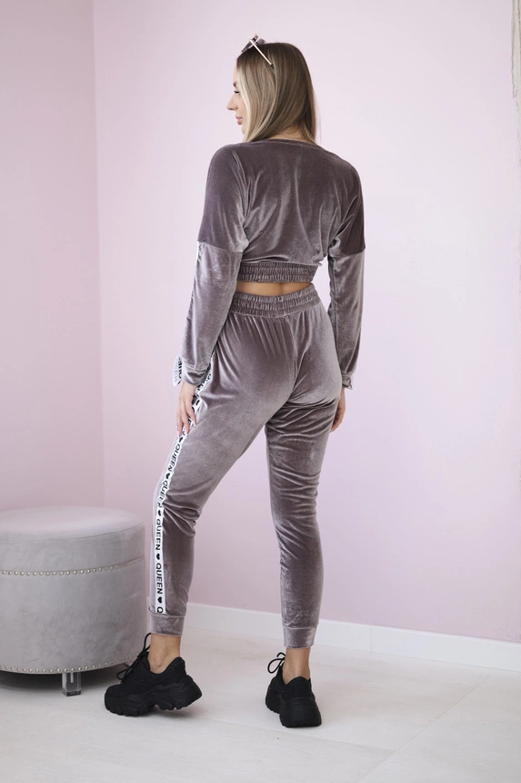 Velurová souprava s nápisem Queen grey