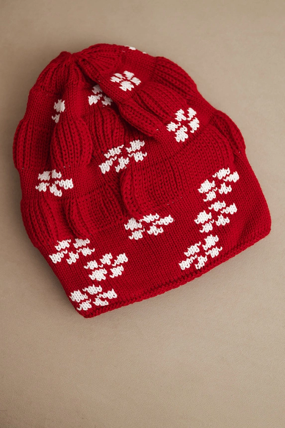 Women's winter knitted hat with snowflake pattern K463 red