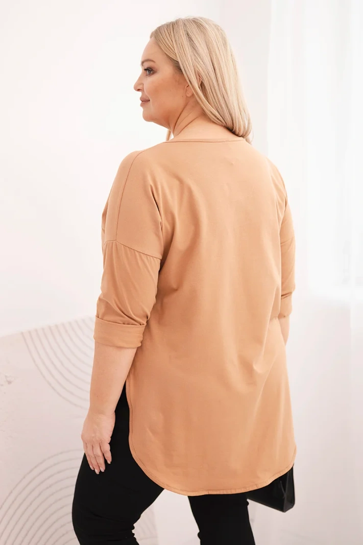 Dámska bavlnená blúzka Plus Size s V-dekoltom a vyhrnutým rukávom camelová