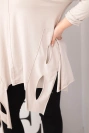 Dámská bavlněná blůza Plus Size s asymetrickým spodním lemem a výřezy béžová