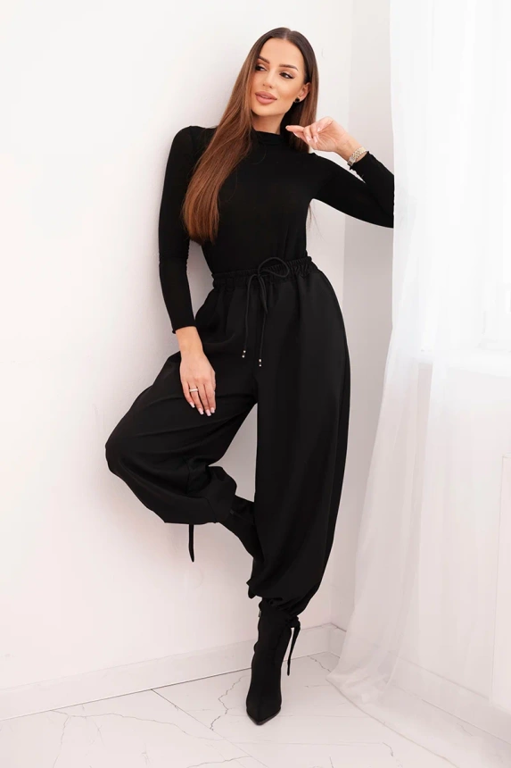 Damenhose mit weitem Bein und Bindung am unteren Ende schwarz