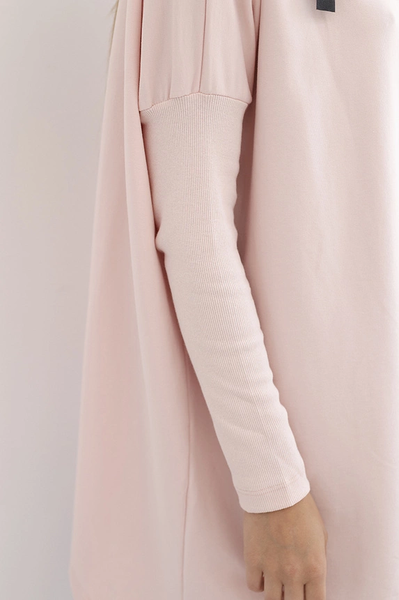 Mikina oversize s asymetrickými stranami púdrovo ružová