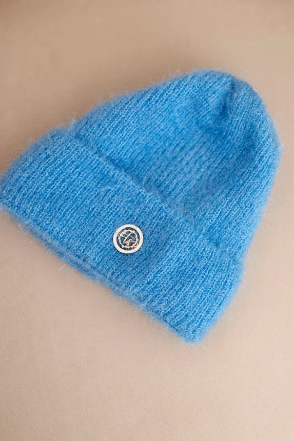 Dámská zimní čepice huňatá s ozdobným knoflíkem tyrkysová