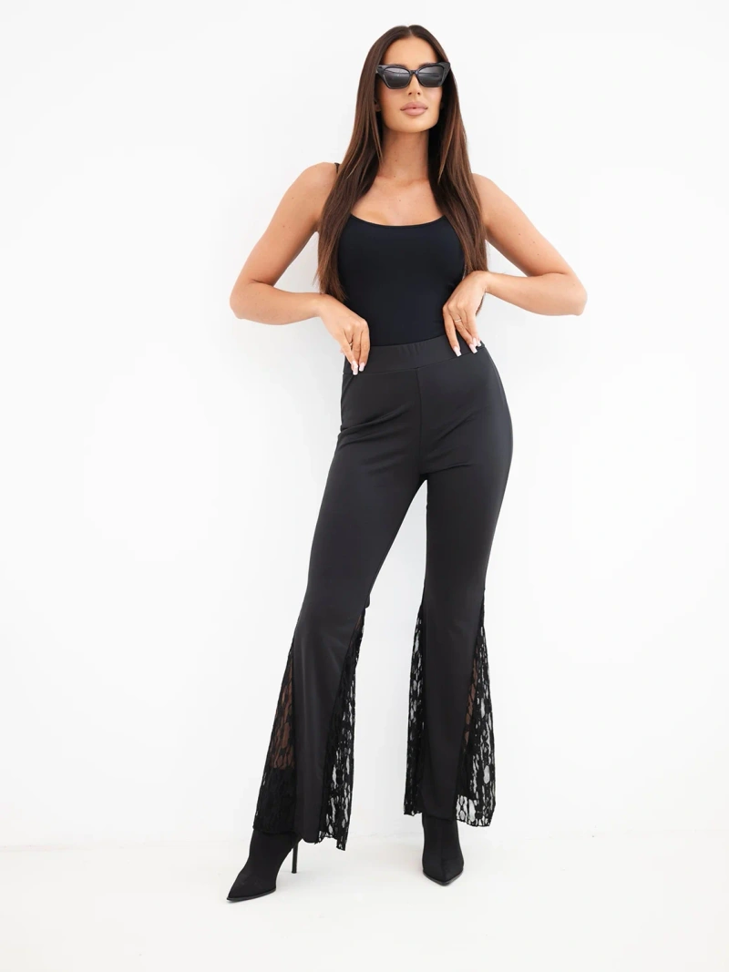 Damenleggings mit Spitzeneinsätzen und ausgestelltem Bein schwarz