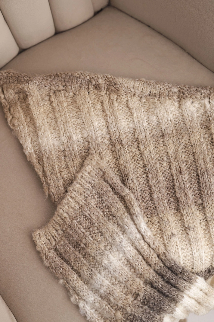 Damen Schal aus weichem und warmem Wollmaterial in bunten Streifen KN19 beige