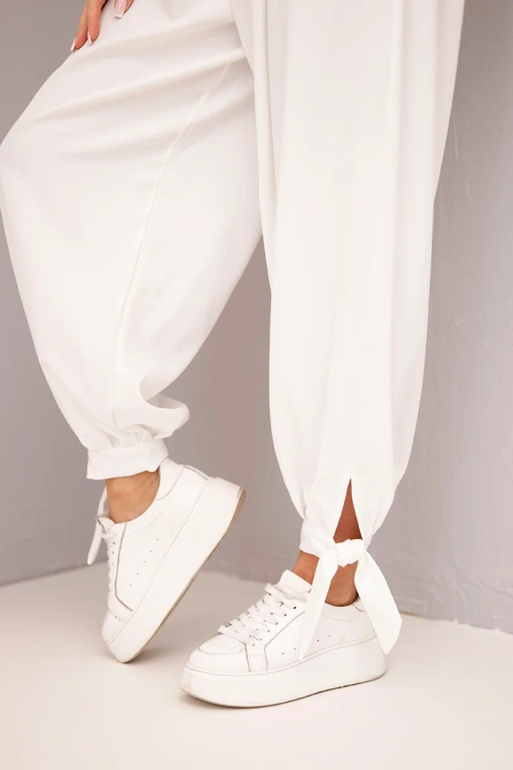 Women’s pants with wide legs and ties at the bottom white