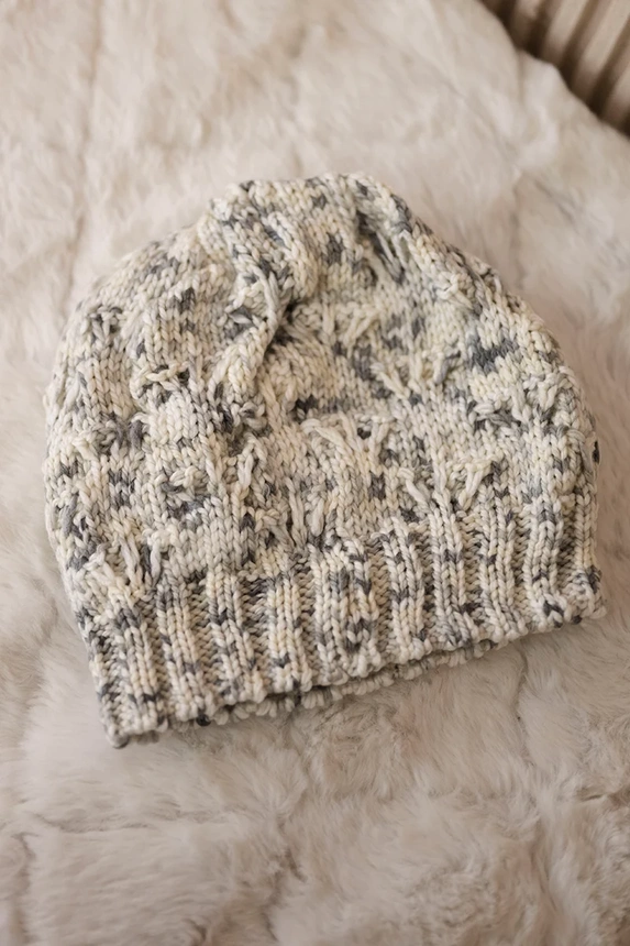 Cap with fleece Roksana K209 ecru+gray