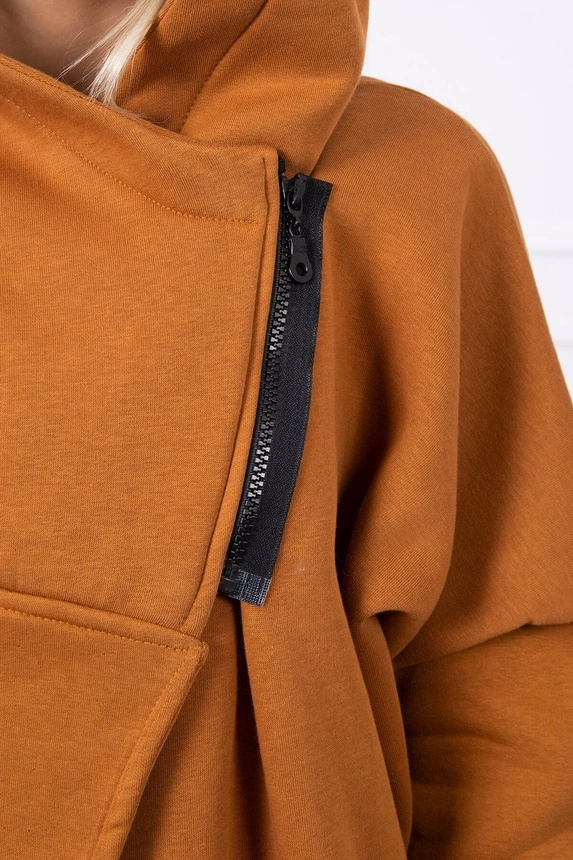 Sweatshirt with short zipper camel