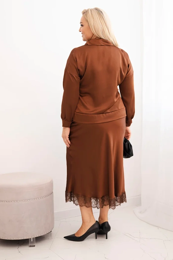 Komplet dámsky Plus Size so saténovým leskom a čipkou camelový
