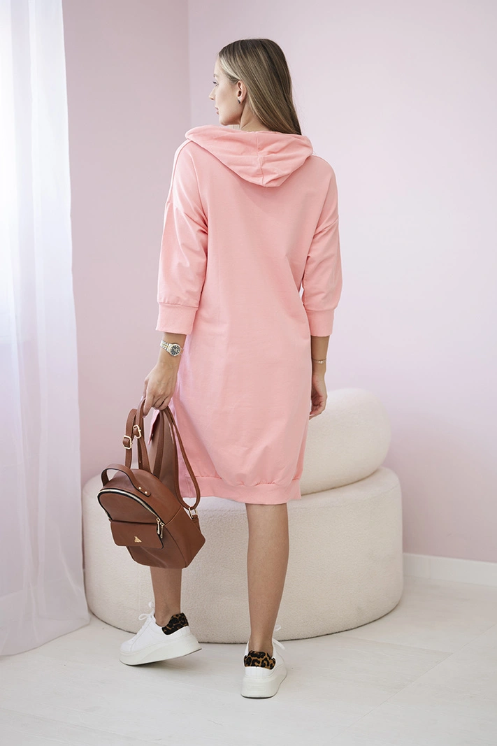 Suknelė su gobtuvu ir ilgesne nugara abrikosinė