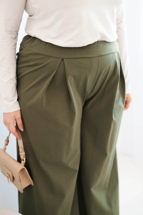 Dámské kalhoty Plus Size s širokými nohavicemi a plisováním khaki