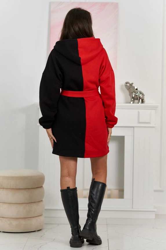 Isoliertes zweifarbiges Sweatshirt schwarz + rot