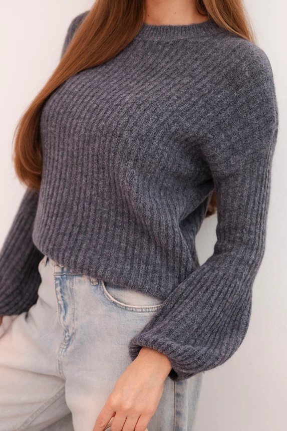 Sweter damski z baby alpaki z bufiastymi rękawami grafitowy