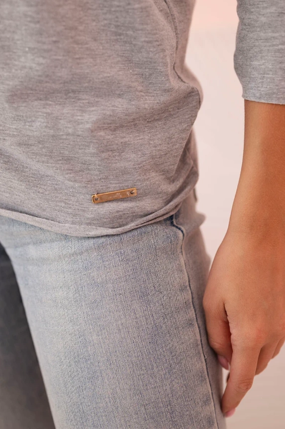 Damenbluse mit U-Boot-Ausschnitt grau