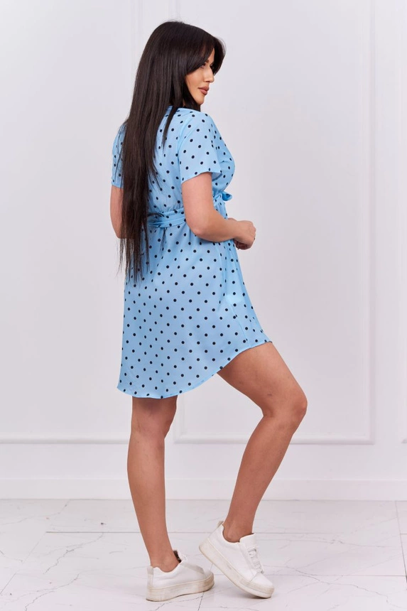 Blaues gepunktetes Kleid