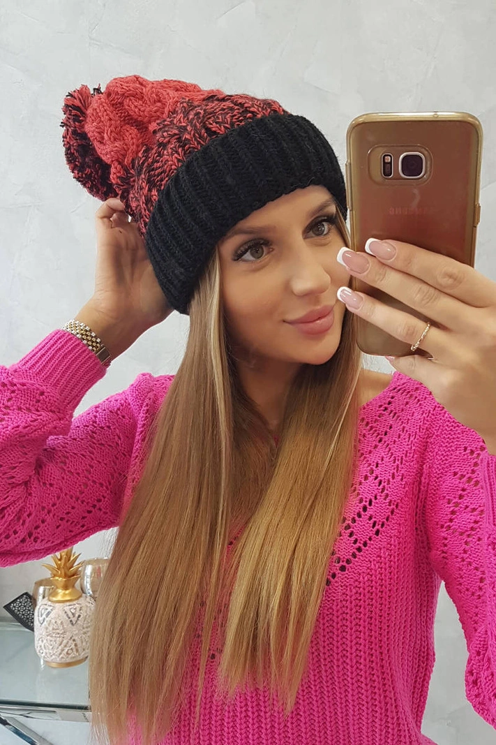 Dámska čiapka s pomponom Abigail K326 čierna+malina