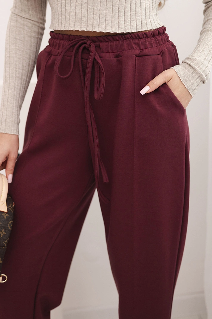 Elegante Damenhose mit hohem Bund und Bindegürtel bordeaux