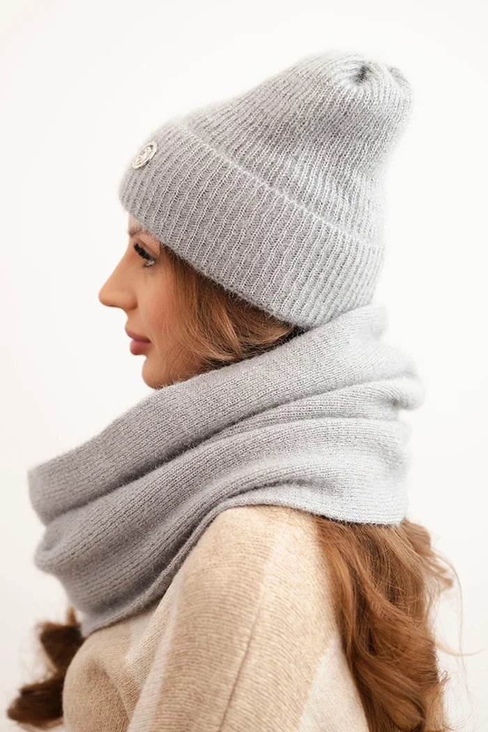 Damen-Set mit Mütze und Schlauchschal aus weichem Strick grau