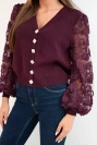 Damen Strickbluse mit Spitzenärmeln und dekorativen Knöpfen pflaume