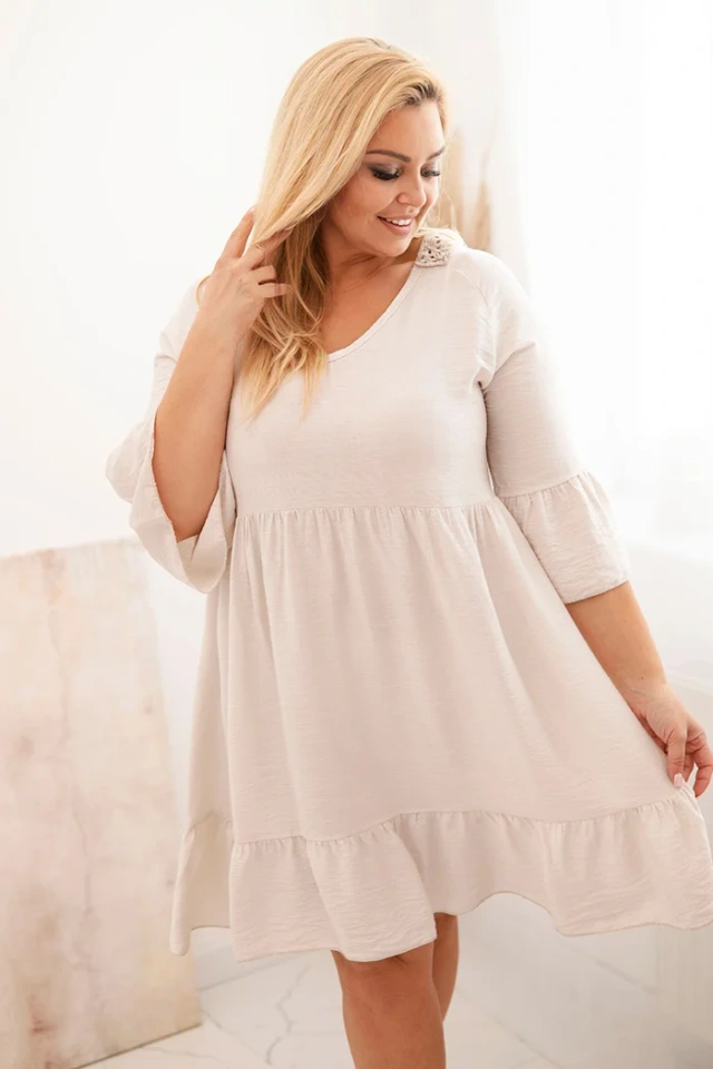 Damenkleid in Übergröße aus Viskose mit Ajour-Verzierung beige