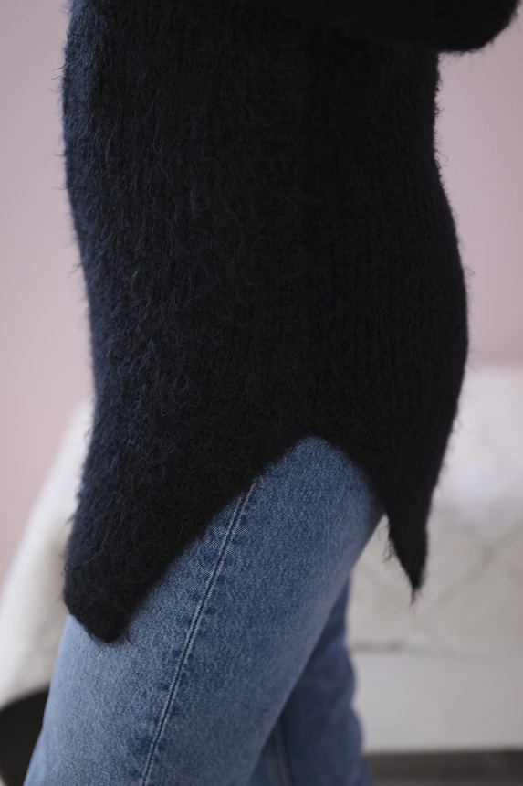 Fluffy sweater black